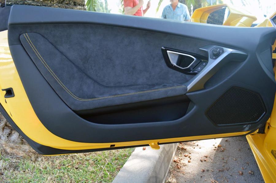 Детали интерьера Lamborghini Huracan LP610-4 2014 года  (WW) (фото 81 из 153)